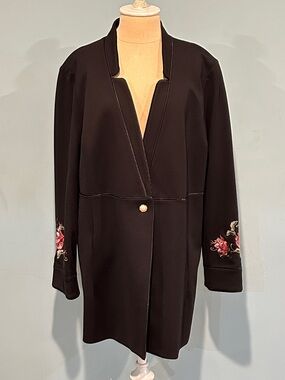 Chico's Black Floral Embroidered Ponte Collarless Pearl Button Long Jacket sz 16